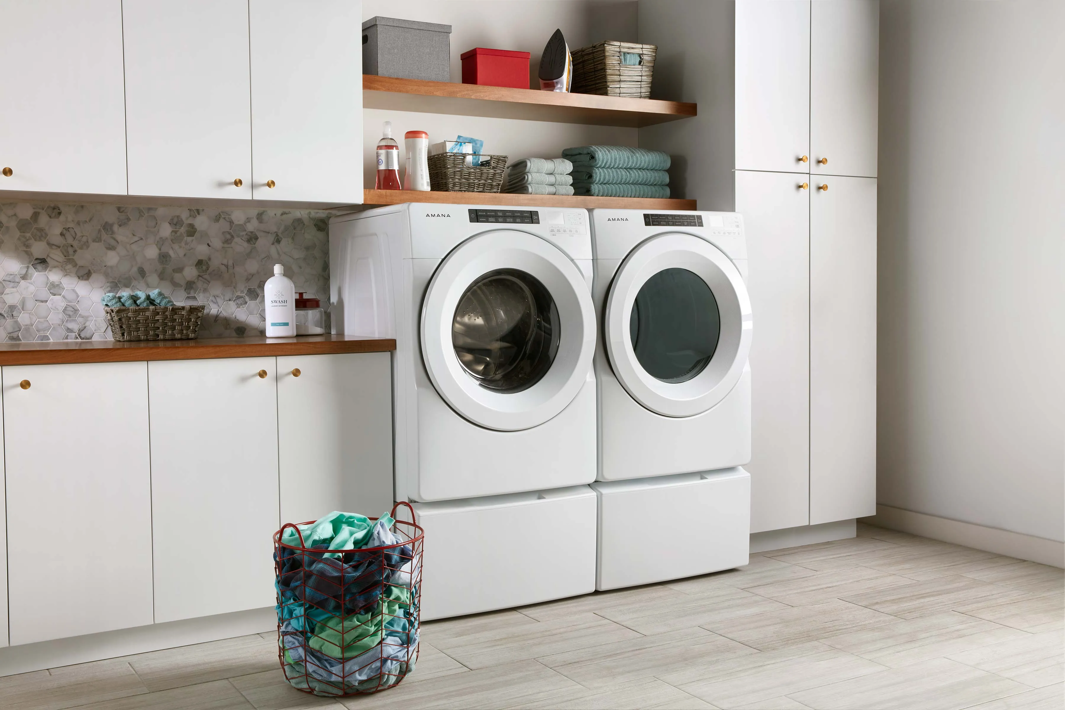 Amana White Gas Dryer (7.4 Cu. Ft.) - NGD5800HW