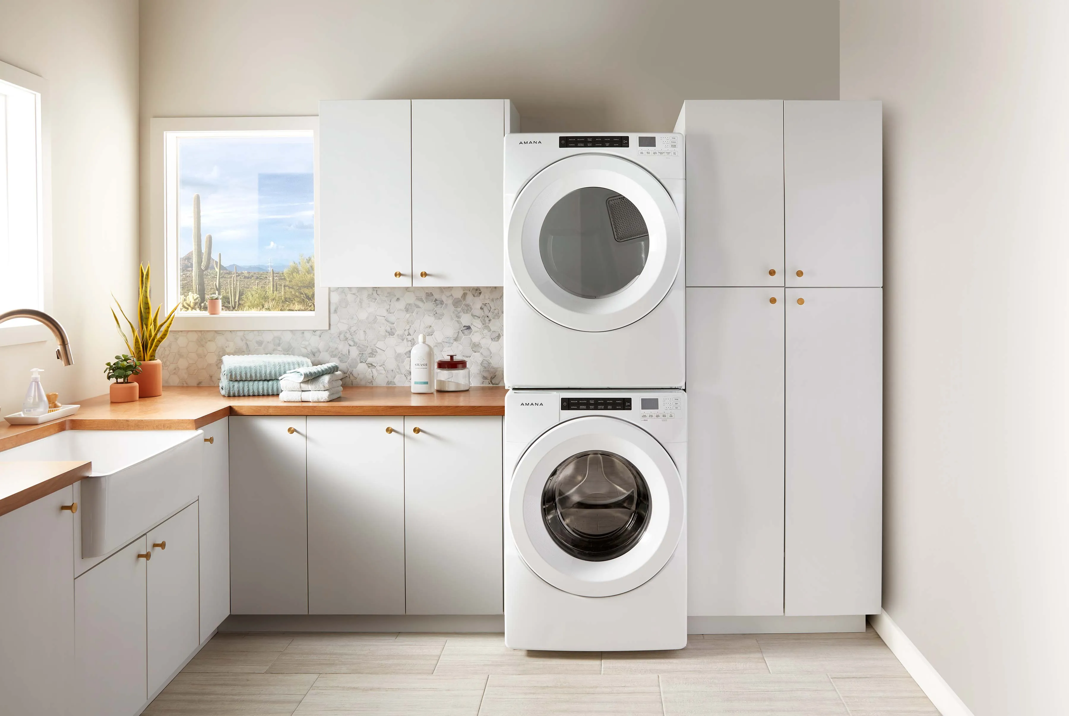 Amana White Gas Dryer (7.4 Cu. Ft.) - NGD5800HW