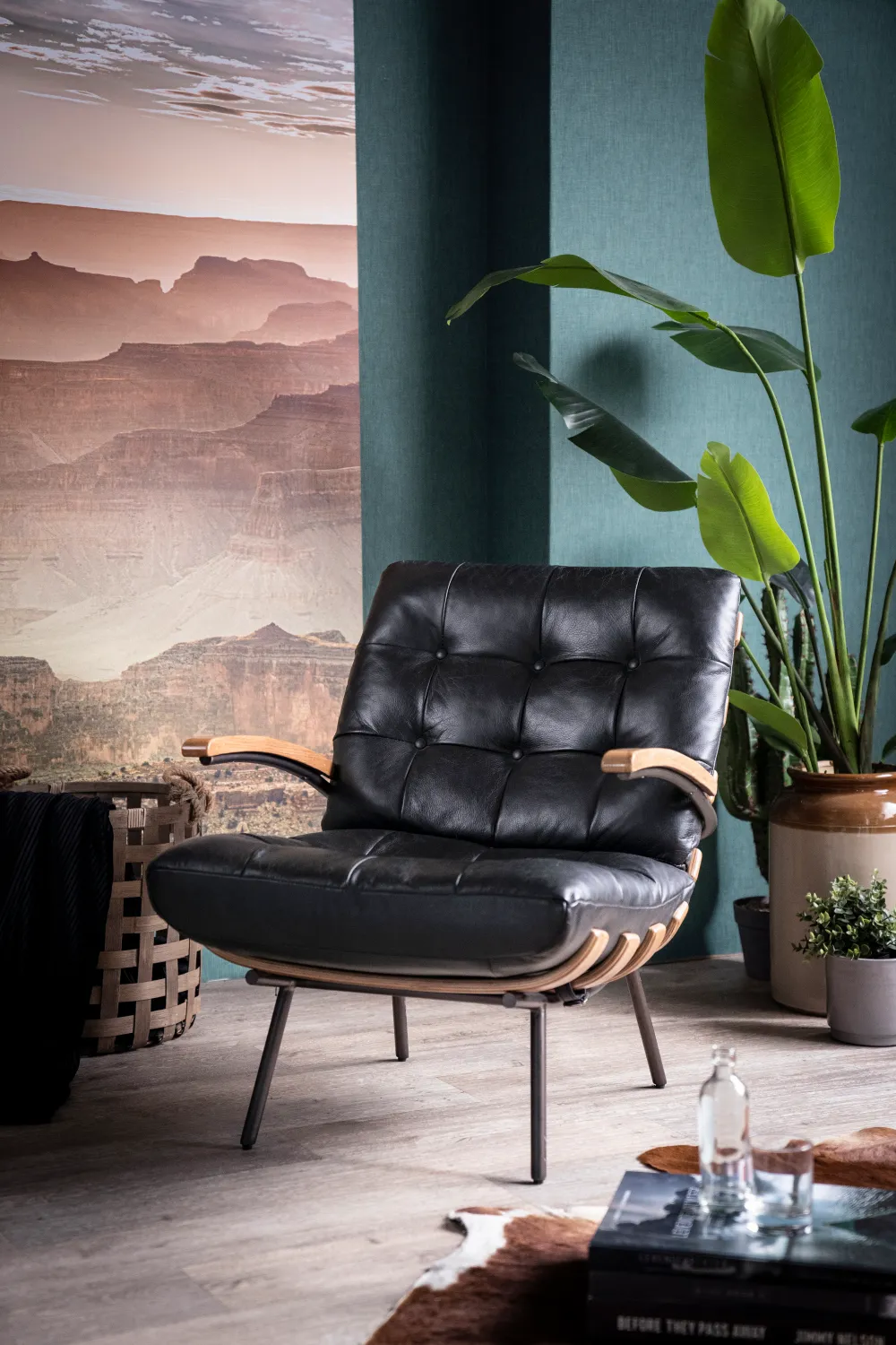 Black Leather Armchair | Eleonora Bastiaan