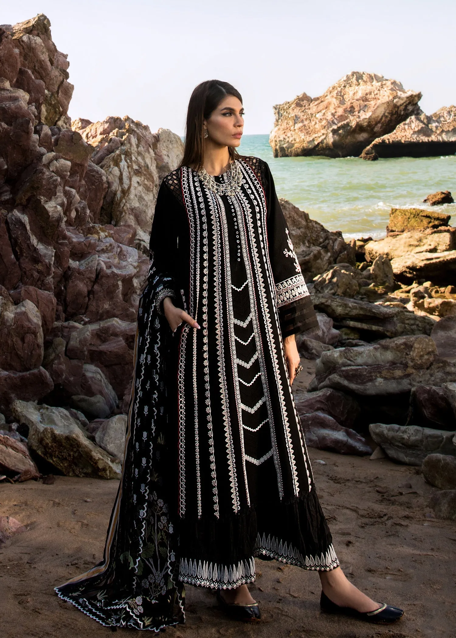 Crimson Luxury Lawn Collection 2023 – Marori Dreams - D4 B