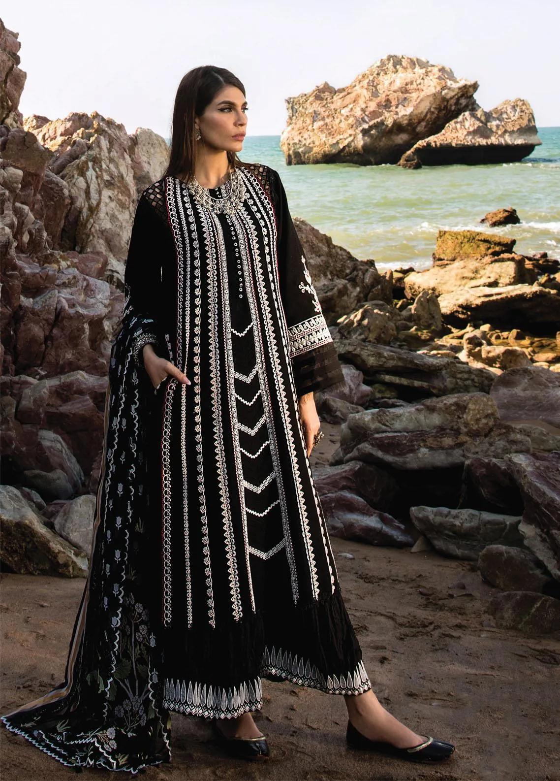 Crimson Unstitched 3 Piece Eid Luxury Lawn Collection'2023-04-B-Marori Dreams