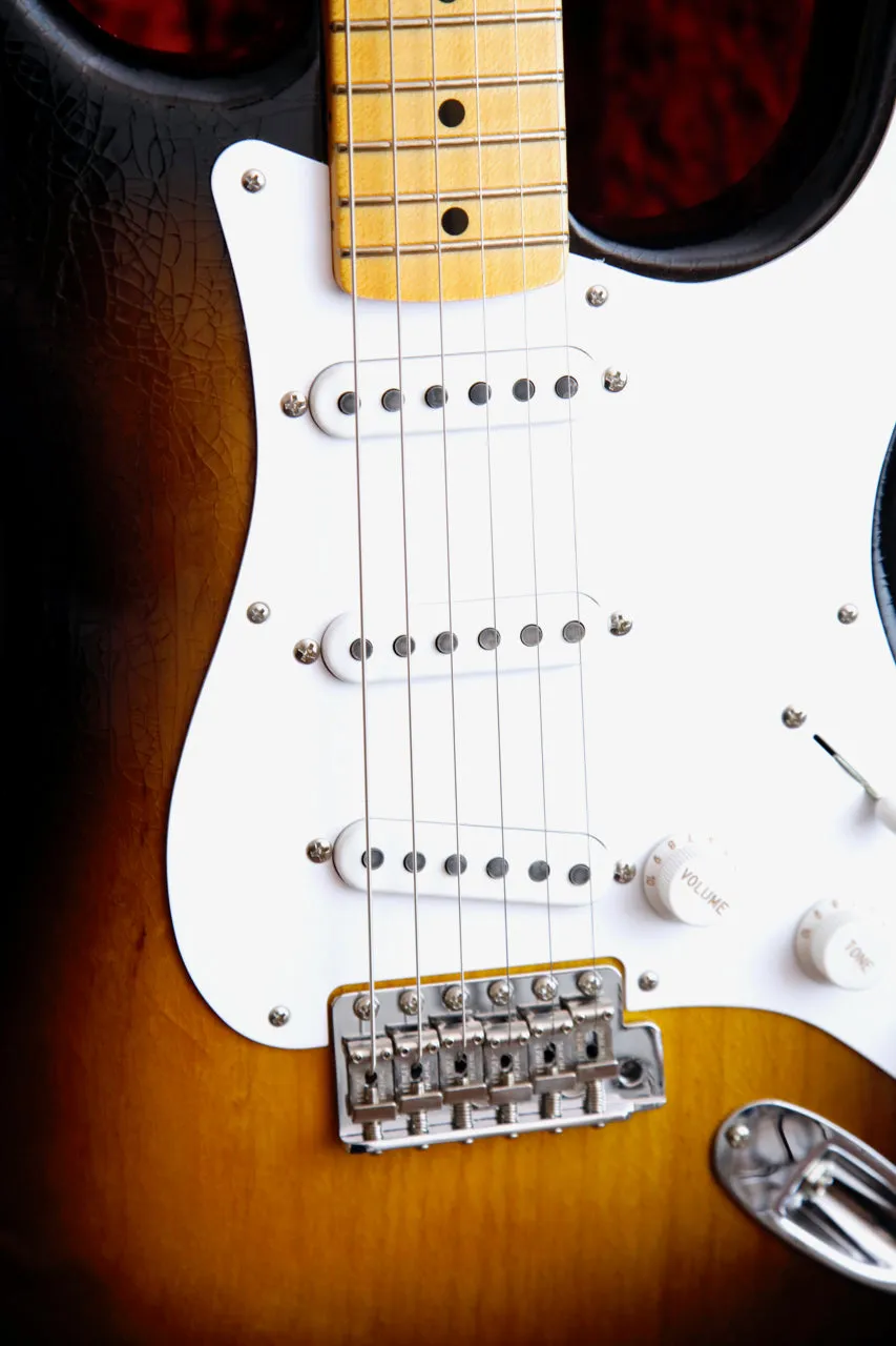 Fender Custom Shop Limited Edition 70th Anniversary 1954 Stratocaster DLX Closet Classic 2-Color Sunburst