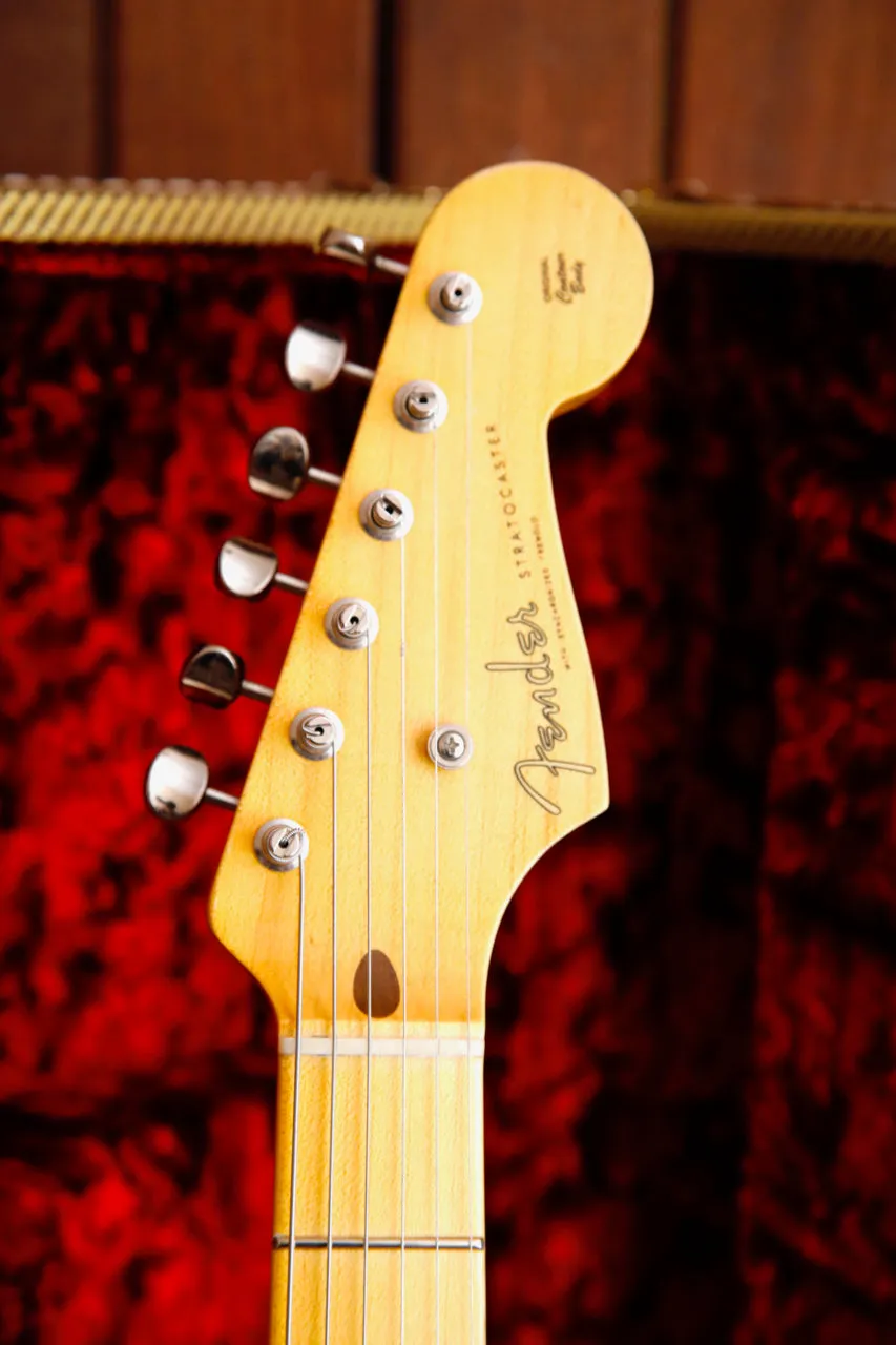 Fender Custom Shop Limited Edition 70th Anniversary 1954 Stratocaster DLX Closet Classic 2-Color Sunburst