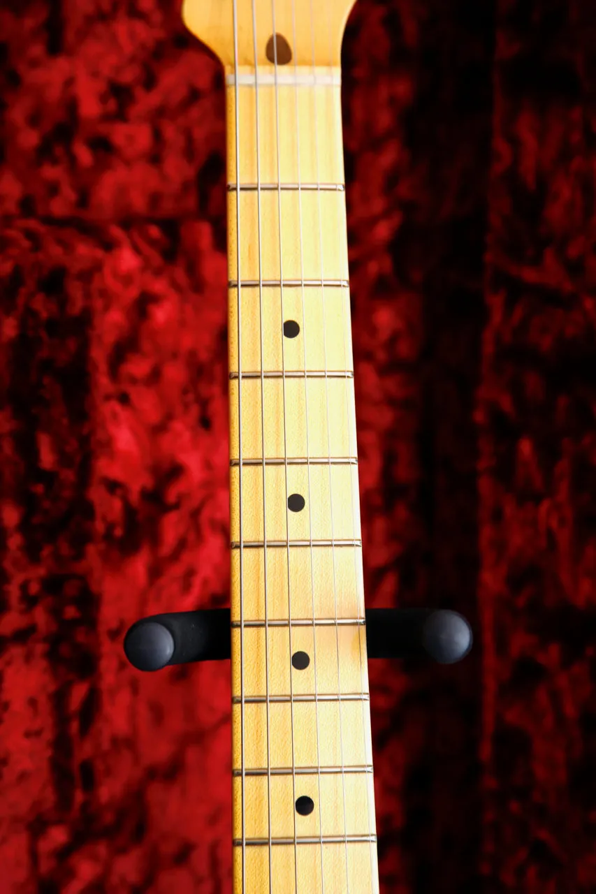 Fender Custom Shop Limited Edition 70th Anniversary 1954 Stratocaster DLX Closet Classic 2-Color Sunburst
