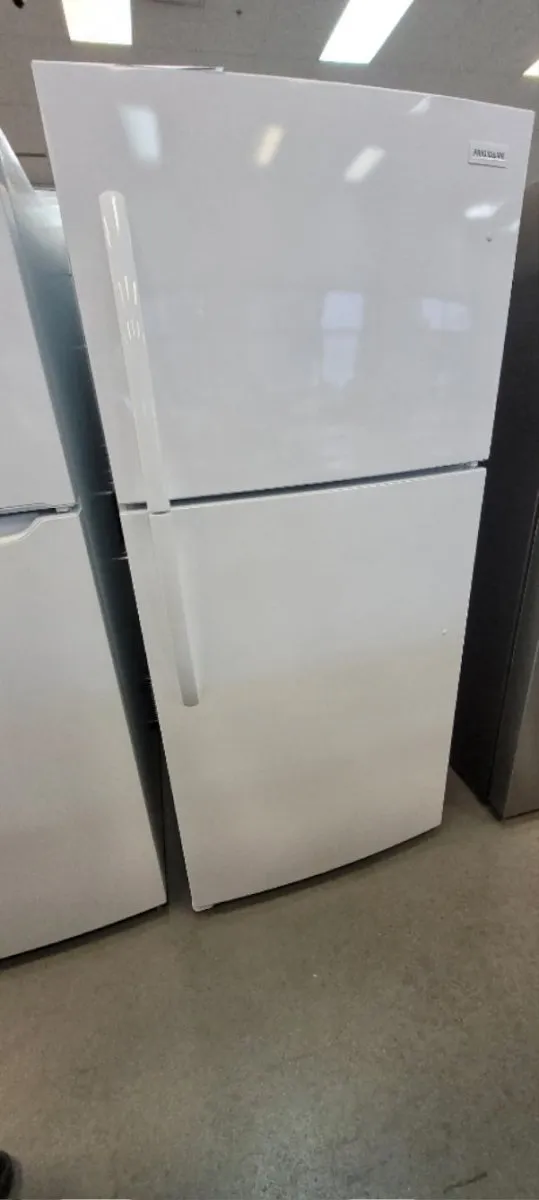 FFHT2022AW - REFRIGERATORS - Frigidaire - Top Freezer - White - Open Box