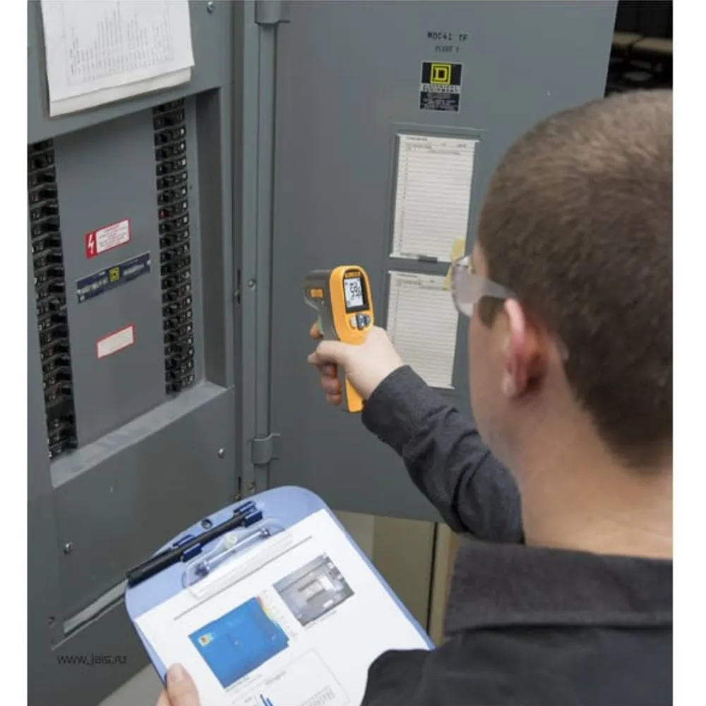 Fluke 59 MAX NA Infrared Thermometer, 8:1 D:S NA