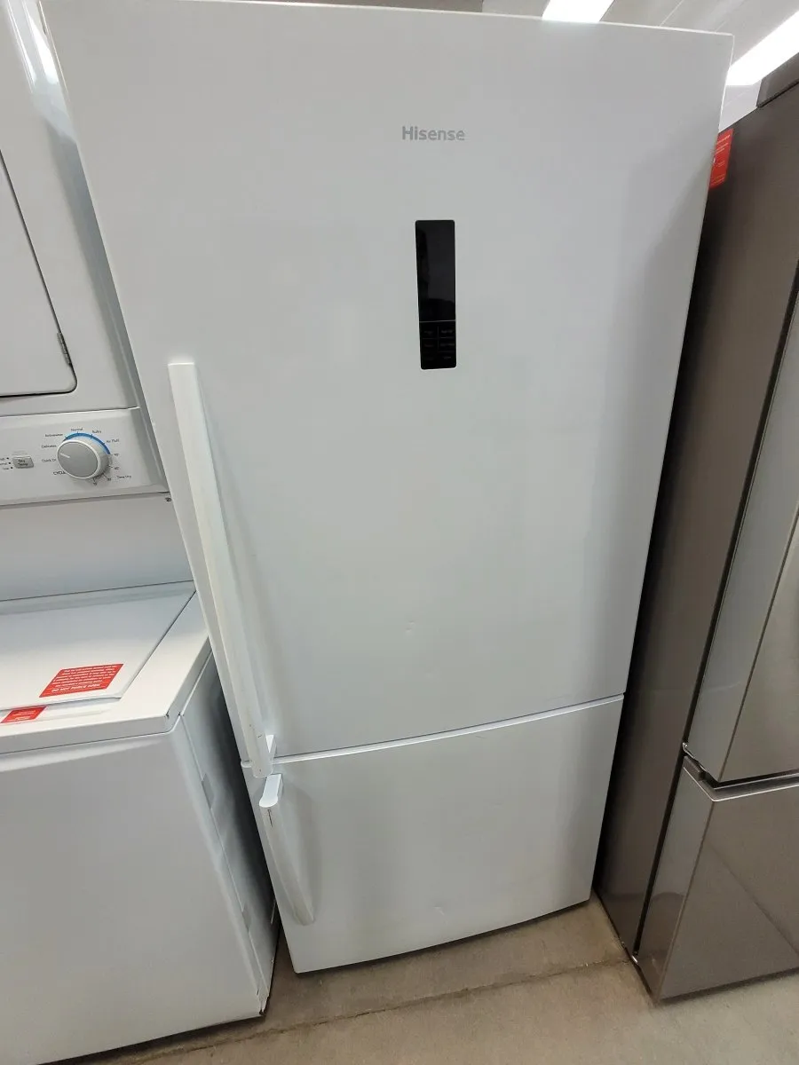 RB17N6DWE - REFRIGERATORS - Hisense - Bottom Freezer - White - Open Box