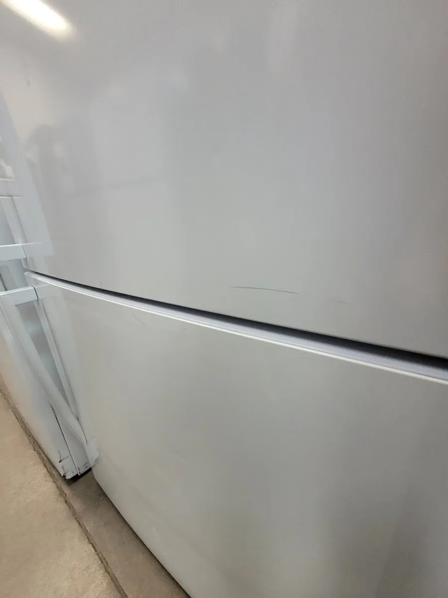 RB17N6DWE - REFRIGERATORS - Hisense - Bottom Freezer - White - Open Box