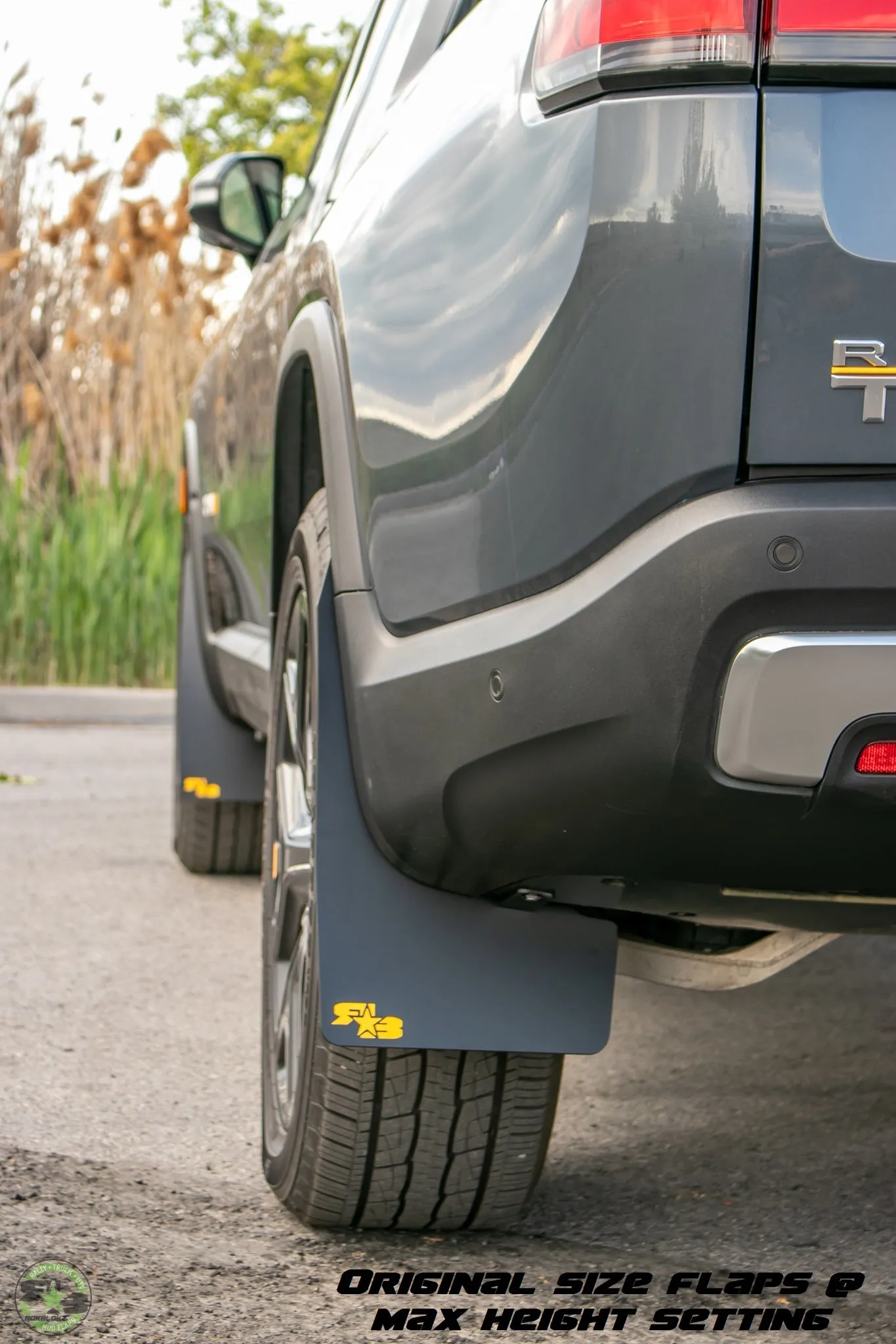 Rivian R1T 2022  Mud Flaps
