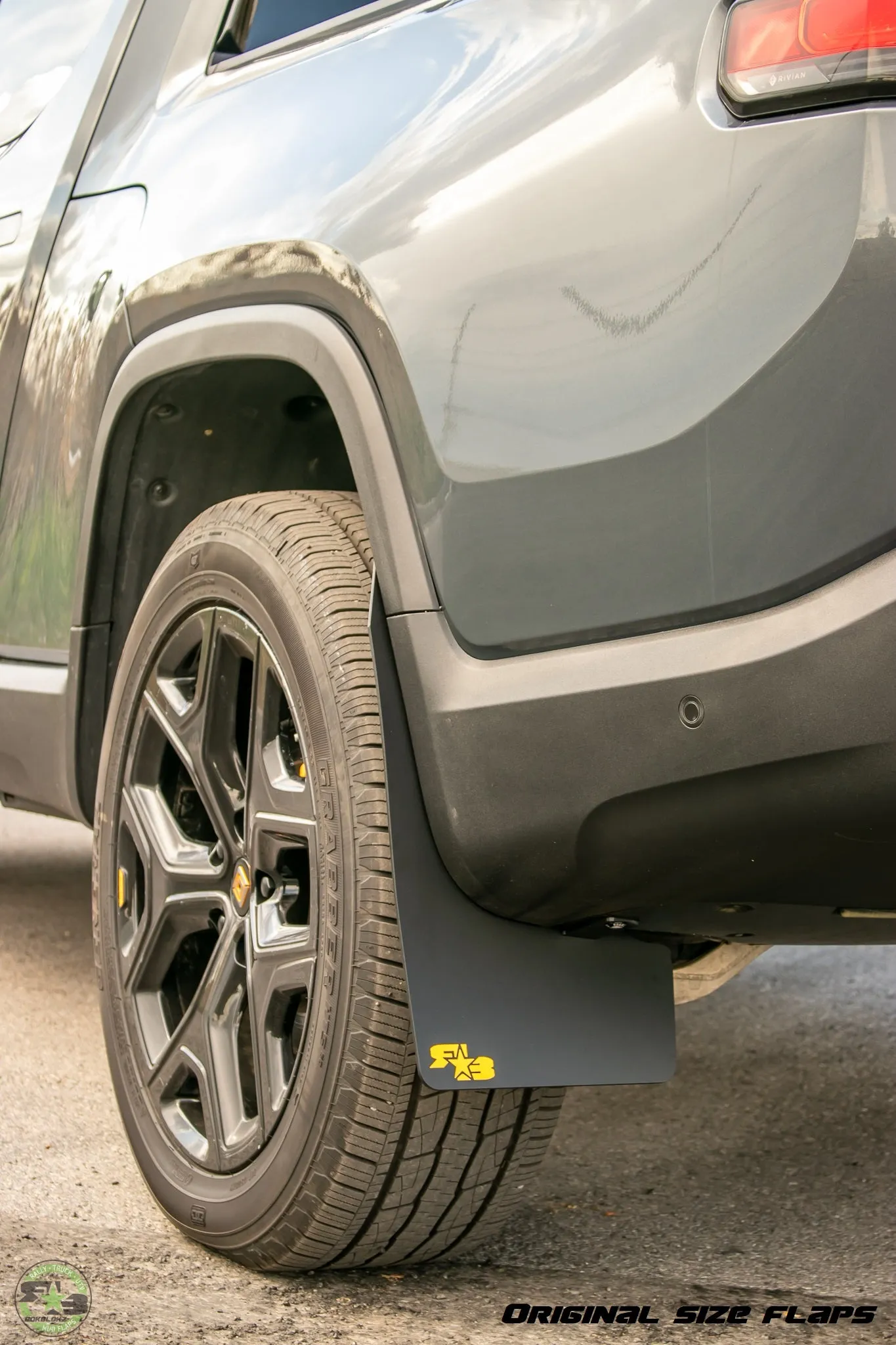 Rivian R1T 2022  Mud Flaps