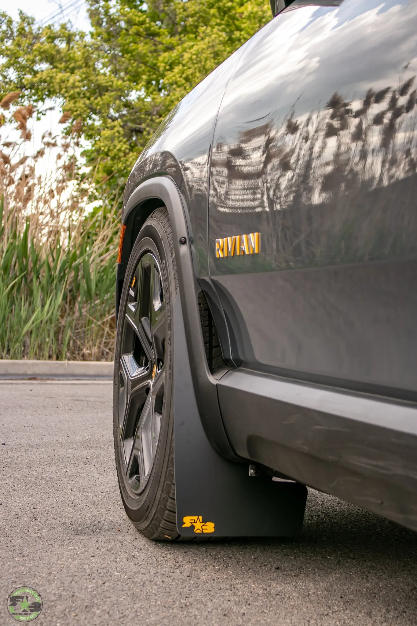 Rivian R1T 2022  Mud Flaps
