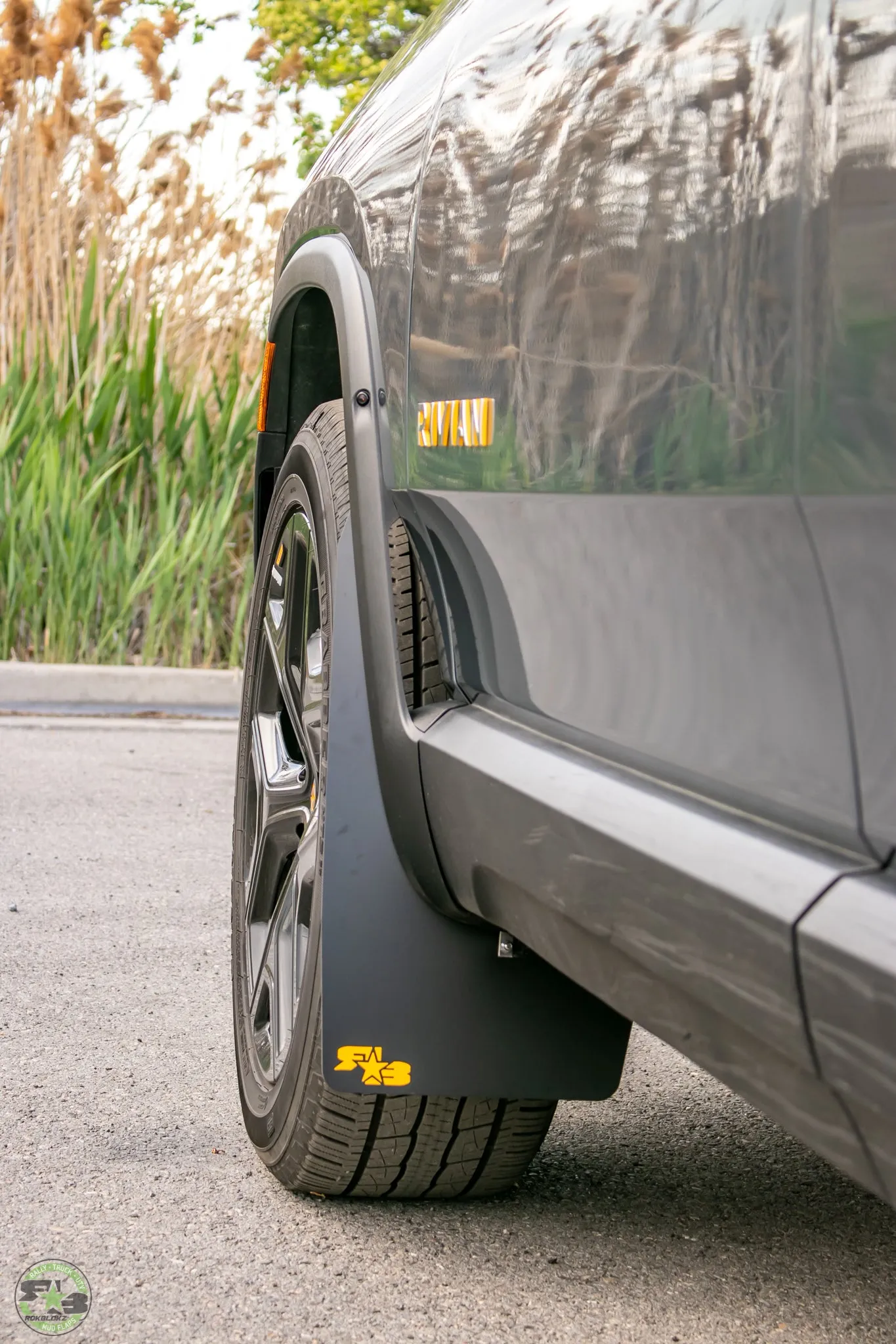 Rivian R1T 2022  Mud Flaps