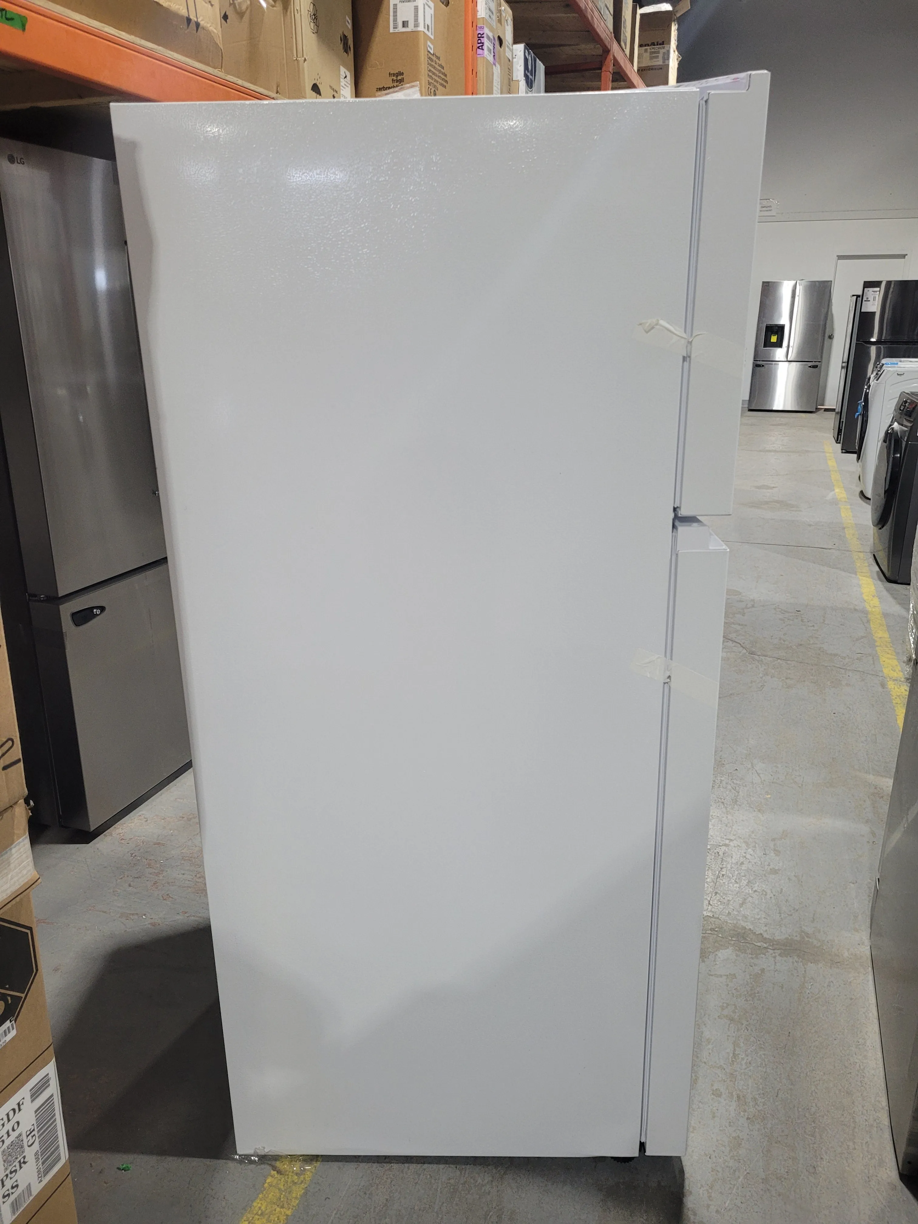 RT18A2FWD - REFRIGERATORS - Hisense - Top Freezer - White - Open Box